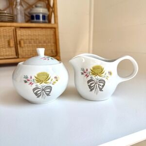 Vintage Sugar and Creamer set, Kenmark Strawflower